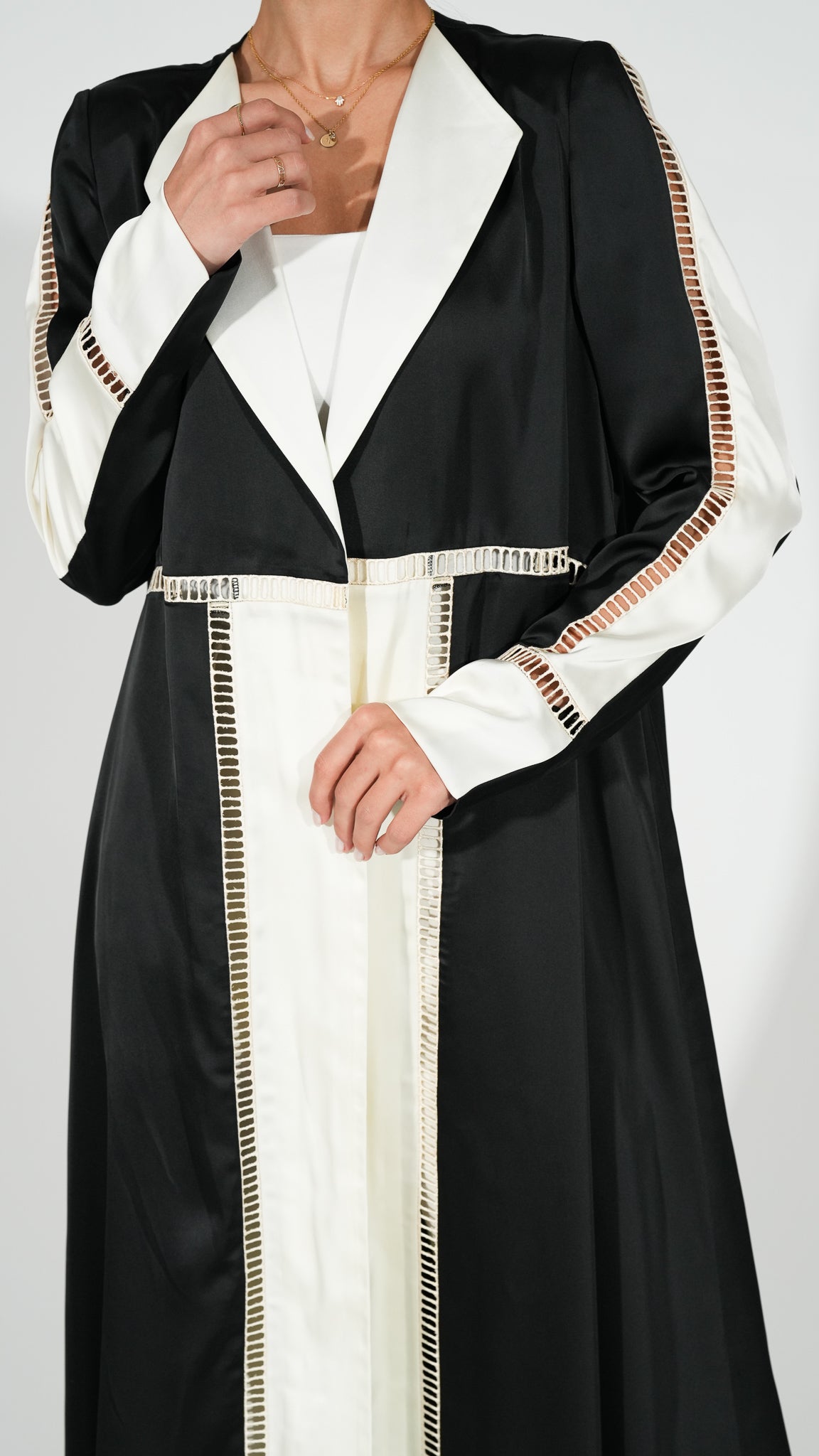 Stryke Abaya
